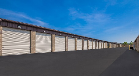 StorageMart en Cumberland Rd - Noblesville almacenamiento accesible en vehículo